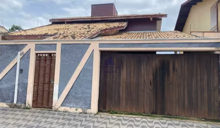 Casa com 4 quartos à venda no Campos Elíseos, Taubaté  por R$ 620.000