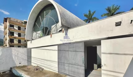 Galpão comercial à venda em Ubatuba, bairro Silop: 1 sala, 1 banheiro, 4 vagas de garagem, 170,00 m² de área.