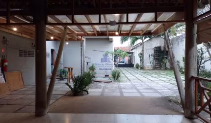 Ponto comercial de alto padrão em Taubaté-SP, bairro Quiririm: 1 sala, 3 banheiros, 1 vaga de garagem, 346,80 m² de área.