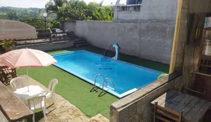 Chácara Comercial à Venda em Taubaté-SP: 2 Quartos, 3 Banheiros, 250m² de Área no Jardim Continental!