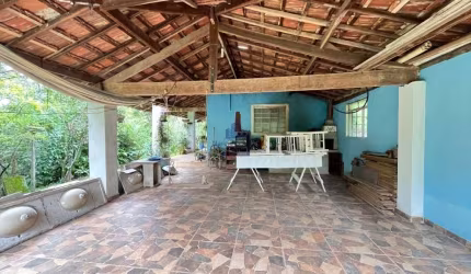 Chácara em Pindamonhangaba, Sete Voltas: 2 quartos, 1 suíte, 1 sala, 1 banheiro, 4 vagas, 120m² - Venda ou locação!
