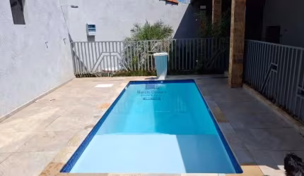 Imperdível casa à venda em Taubaté-SP, Alto do Cristo: 3 quartos, 1 suíte, 1 sala, 3 banheiros, 4 vagas de garagem, 342m²!