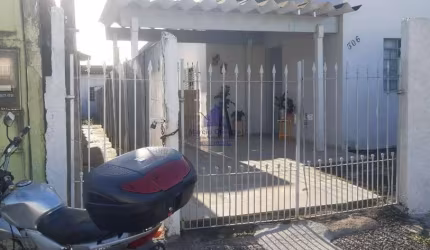 Casa de Fundos para locação na região do Areão.