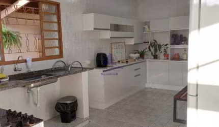 Casa com 3 quartos à venda no Jardim Gurilândia, Taubaté , 300 m2 por R$ 390.000