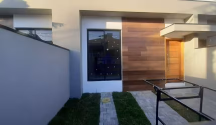 Casa venda com três quartos uma suíte e quintal amplo.