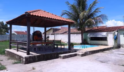 Chácara de Luxo em Taubaté-SP, Bairro Chácara Flórida: 3 quartos, 1 suíte, 1 sala, 2 banheiros, 4 vagas, 100 m². Venda ou Locação!
