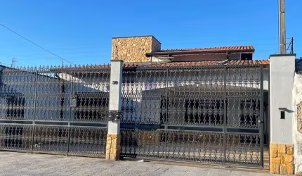 Casa com 3 quartos para alugar no Parque Piratininga, Taubaté , 250 m2 por R$ 3.000