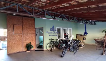 Imperdível: Casa à venda em Taubaté-SP, Jardim Bela Vista! 2 quartos, 2 salas, 1 banheiro, 4 vagas de garagem. Confira!