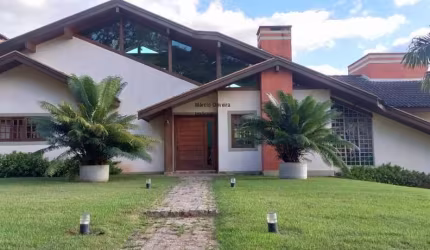 Casa com pomar no Condomínio Chácaras Cataguá