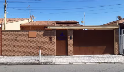 Casa Venda com Terreno 10x30, total de 300m² e área construída 173m².