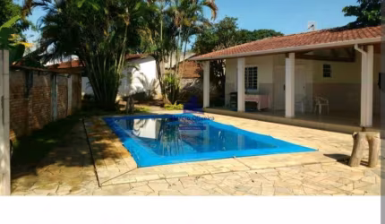 Casa ampla no Centro de Tremembé, comercial ou residencial!