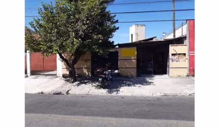 Casa Venda com terreno medindo 250m².