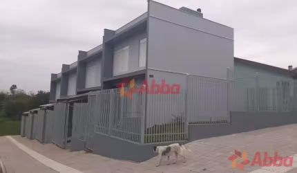 CASA DUPLEX COM 2 DORMITÓRIOS, CHURRASQUEIRA E GARAGEM EM CAMOBI - CA990
