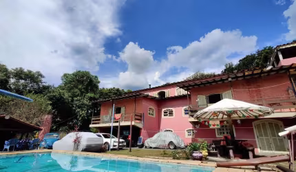 Belíssimo Sobrado com terreno de 1400 m² com 2 suítes e 3 quartos à venda em condomíno fechado, San