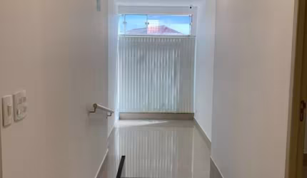 Excelente Sala comercial  para locação,  sobreloja, com 120 metros, elevador, 2  banheiro, 1 sala e