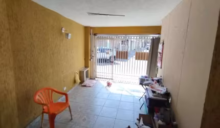 Sobrado para locação, com fins comercias, possuindo um amplo espaço e com otima localização na regi