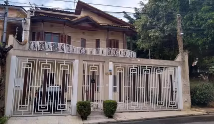 Excepcional sobrado à venda, com 3 dormitórios, 3 vagas de garagem e piscina, na região doJardim Sa