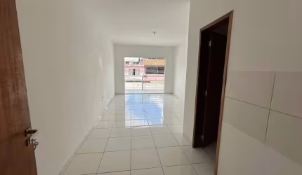Sua Nova Sala no Presidente Dutra – 24 m² com Varanda, Banheiro Privativo e Estrutura Ideal!