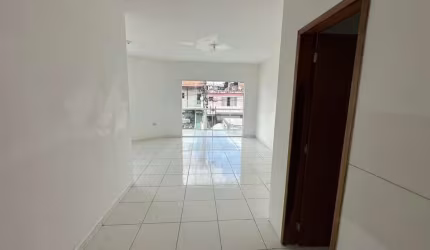 Sala Comercial com 39 m², Varanda e Banheiro no Presidente Dutra – Pronta para Seu Negócio!