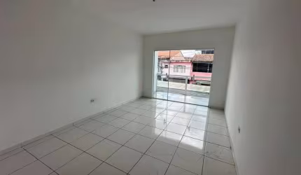 Espaço Comercial com Varanda no Presidente Dutra – 24 m² para Seu Escritório ou Atendimento!