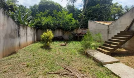 Imperdível oportunidade: Casa à venda em Vinhedo-SP, Vista Alegre - 3 quartos, 1 suíte, 2 salas, 3 banheiros, 4 vagas, 211m²!