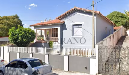 Oportunidade imperdível: Casa para venda ou locação em Vinhedo-SP, no Centro, com 3 quartos, 1 sala, 2 banheiros e 2 vagas de garagem!