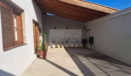Imperdível casa à venda em Vinhedo-SP, Nova Vinhedo: 2 quartos, 1 suíte, 3 salas, 3 banheiros, 4 vagas de garagem, 163m².