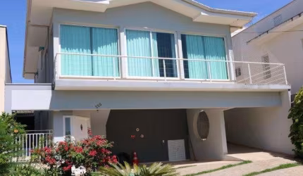 Casa em condomínio no Pinheirinho, Vinhedo-SP: 4 quartos, 4 suítes, 2 salas, 5 banheiros, 4 vagas de garagem, 310m². Venda ou locação!