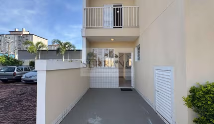 Casa em Condomínio em Valinhos-SP, Bairro Ortizes: 2 Quartos, 2 Suítes, 2 Salas, 3 Banheiros, 2 Vagas, 92m²