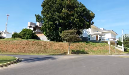 TERRENO A VENDA NO CONDOMÍNIO VIA CASTELLI EM LOUVEIRA