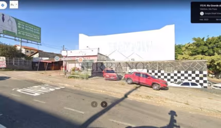 Predio Comercial à Venda em Valinhos-SP, Bairro Vila Santana: 4 Salas, 7 Banheiros, 4 Vagas de Garagem, 257m² de Área!
