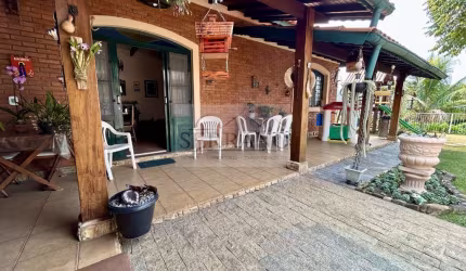 Casa em Condomínio de Luxo em Vinhedo-SP, 3 Quartos, 2 Suítes, 6 Vagas de Garagem - Imperdível!
