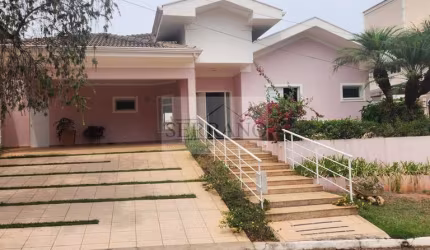 Venda de Casa em Condomínio de Luxo em Vinhedo-SP, 2 Suítes, 2 Salas, 255m², Centro - Imperdível!