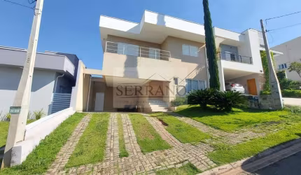 Casa em Condomínio de Luxo para Locação em Valinhos-SP, 3 suítes, 3 salas, 4 banheiros, 4 vagas, 220m². Venha conhecer!
