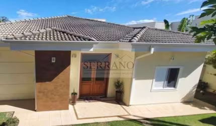 Casa em condomínio: 3 quartos, 1 suite, 4 salas, 5 banheiros, 6 vagas na Marambaia, Vinhedo-SP - 376m².