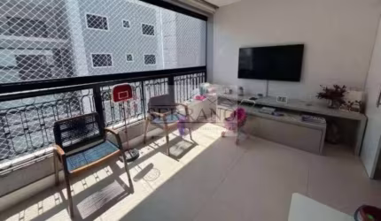 Cobertura para locação no Centro de Vinhedo-SP: 3 quartos, 3 suítes, 2 salas, 3 banheiros, 3 vagas, 230m². Venha conhecer!