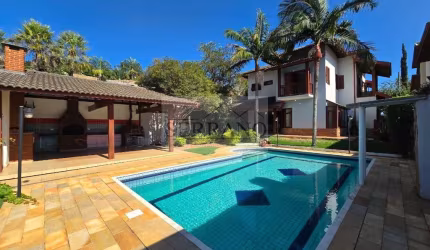 Casa de em condomínio no Bosque, Vinhedo-SP: 4 quartos, 4 suítes, 3 salas, 6 banheiros, 6 vagas, 400m². Venda ou locação!