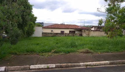Terreno à venda em Vinhedo-SP, Vila Planalto, 550m² de área! Aproveite essa oportunidade única!