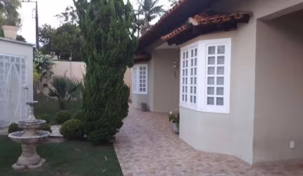 Imperdível! Casa à venda em Vinhedo-SP, no Recanto das Canjaranas, com 4 quartos, 1 suíte, 3 salas, 4 banheiros, 4 vagas e 334m².