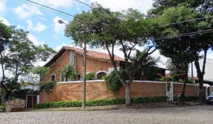 Casa à venda em Valinhos-SP, Jardim Bela Vista: 3 quartos, 3 suítes, 3 salas, 5 banheiros, 4 vagas, 327m² de área.