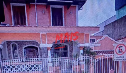 Sobrado com 3 dormitórios, piscina, churrasqueira, forno a lenha, quintal e 4 garagens!