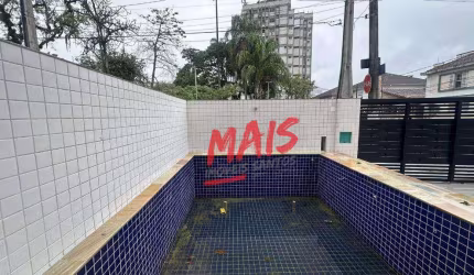 Sobrado com piscina e churrasqueira, novo!