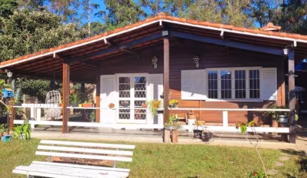 Casa para Venda em Teresópolis, Fazenda Suiça, 4 dormitórios, 1 suíte, 1 banheiro, 5 vagas