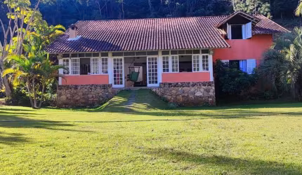 Sítio para Venda em Teresópolis, Córrego das Pedras, 4 dormitórios, 3 suítes, 2 banheiros, 6 vagas