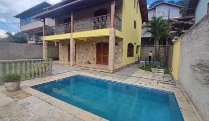 Casa para Locação em Teresópolis, Nossa Senhora De Fátima, 3 dormitórios, 3 suítes, 1 banheiro, 3 vagas