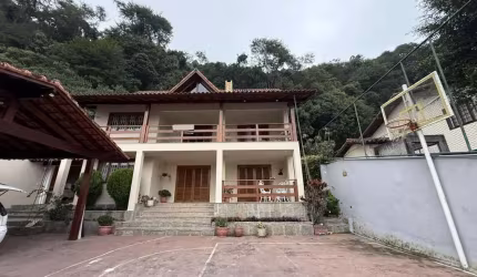 Casa para Locação em Teresópolis, Taumaturgo, 4 dormitórios, 2 suítes, 2 banheiros, 4 vagas
