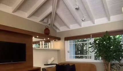Casa no condomínio Jardim Provence - 566m2 com 3 suítes e 4 vagas de garagem.