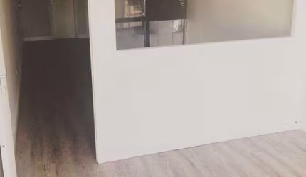 Sala comercial no bairro Petrópolis de 37m² para locar e vender.