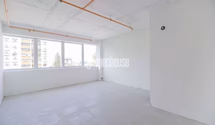 Ótima sala comercial de 40m² com uma vaga.