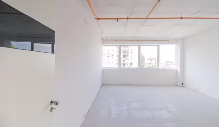 Ótima sala de 40m² com uma vaga.